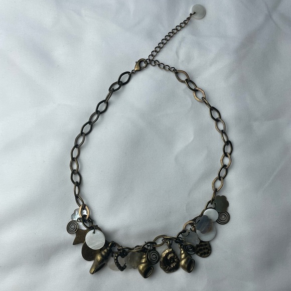 Women's Fashion Jewelry - Gold-toned Seashell Necklace with carved shells - Picture 1 of 4